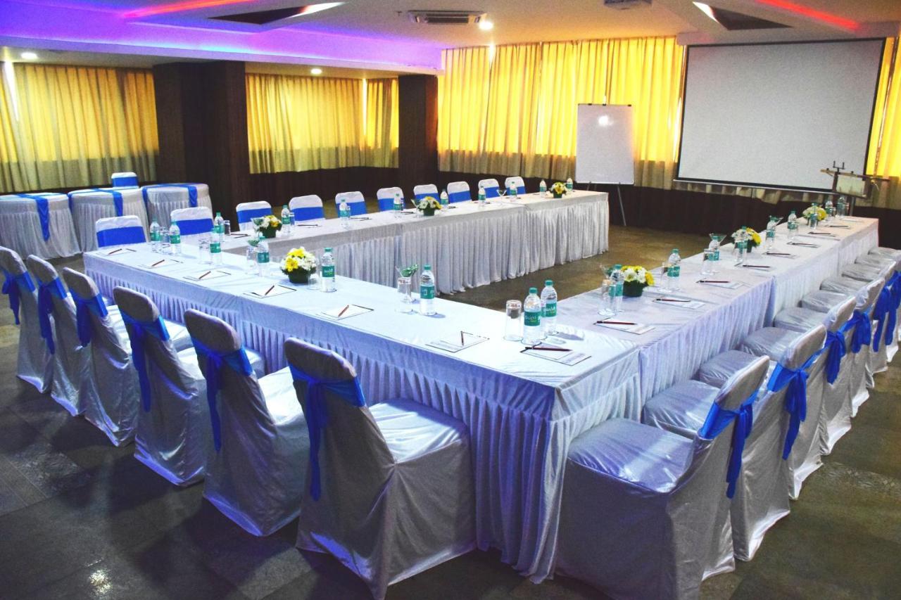 Hotel Citrus Prime Candolm, Goa Candolim Exterior photo