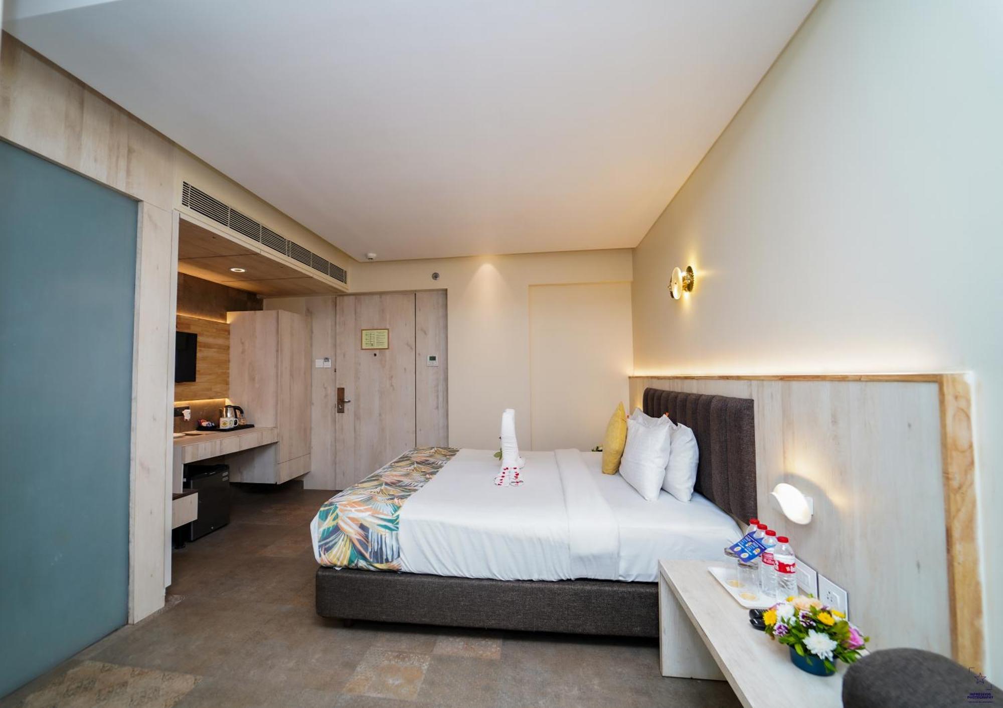Hotel Citrus Prime Candolm, Goa Candolim Exterior photo